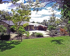 Khách sạn Emeraldene Inn & Eco-Lodge (Hervey Bay, Úc)