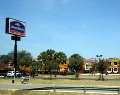 Otel Howard Johnson Inn And Suites Central San Antonio (San Antonio, ABD)