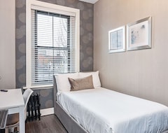 Khách sạn Rooms At Premier Suites Bay Village (Boston, Hoa Kỳ)