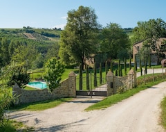Toàn bộ căn nhà/căn hộ Luxury 4 En-suite Bed Villa, Private Pool, Rural Yet 300mts, Pizzeria, Bar-shop (Castelplanio, Ý)