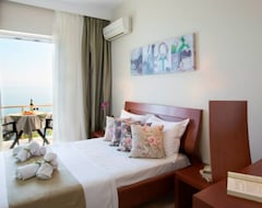Khách sạn Aurora Beach Hotel (Agios Ioannis Peristeron, Hy Lạp)
