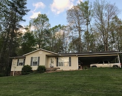 Entire House / Apartment Family Friendly Mountain Home, 20 Minutes To Avl And Skiing (Mars Hill, USA)