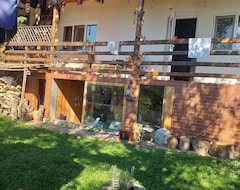 Koko talo/asunto Casa Bezdead Vibes (Târgoviste, Romania)
