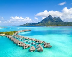 Otel The St. Regis Bora Bora Resort (Bora Bora Adaları, French Polynesia)