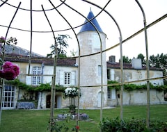 Hotel Château de Mouillepied - Symboles de France (Saintes, France)