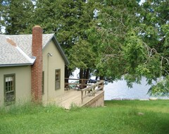 Hele huset/lejligheden A Classic Lakeshore Cottage Right On Lake Champlain (Ferrisburg, USA)