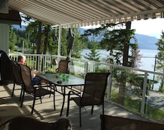 Entire House / Apartment Semi Lake Front, Westerly View, Pet Friendly, Sleeps 8, (Sorrento, Canada)