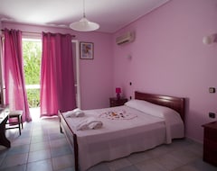 Khách sạn Francisco Beach Hotel (Agios Andreas - Messinia, Hy Lạp)