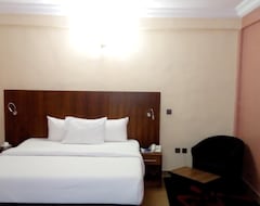 Khách sạn Nandas Hotel (Sagamu, Nigeria)