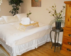 Bed & Breakfast Guesthouse Getaway! Adults Only (Amherstburg, Canada)