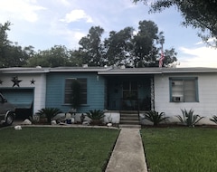 Hele huset/lejligheden Cozy Cottage Sweet Humble Home Close To Riverwalk / Downtown San Antonio Texas ! (San Antonio, USA)
