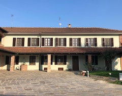 Otel Casa Serra (Asti, İtalya)