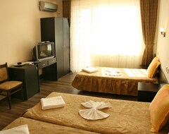 Khách sạn Hotel St. Konstantin (Kardzhali, Bun-ga-ri)