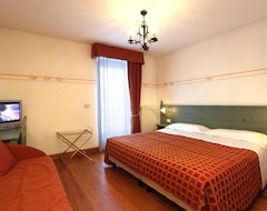 Khách sạn Hotel Locanda Locatori (Vermiglio, Ý)