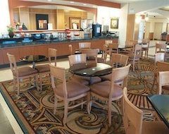 Khách sạn La Quinta Inn & Suites Islip - MacArthur Airport (Bohemia, Hoa Kỳ)