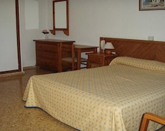 Hotel Complejo Lago Playa Formentera (Es Pujols, Španjolska)