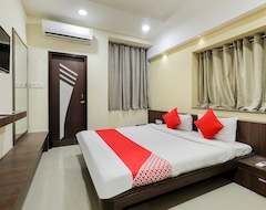Oyo 70099 Hotel Relax (Bulandshahr, Hindistan)