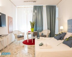 Hotel Cavour Bari Centro _ Brand City Life _ (Bari, Italija)