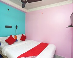 Pansiyon OYO 22232 Hotel Continental & Lodge (Kalküta, Hindistan)
