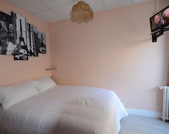 Khách sạn Au Cadran Bleu (Levallois-Perret, Pháp)