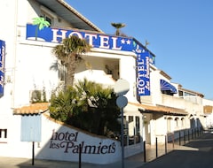 Hotel Les Palmiers (Saintes-Maries-de-la-Mer, France)