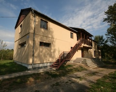 Khách sạn Bodrogzug Vendeghaz (Tokaj, Hungary)