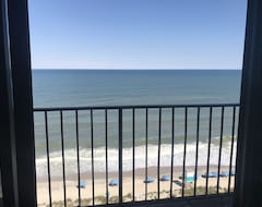Hotel Atlantic Towers Ocean Front Condos (Carolina Beach, USA)