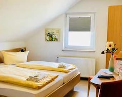 Double Room, Cat A, Non Smoking, Toilet And Shower - Hotel Werneths Landgasthof Hirschen (Rajnhauzen, Njemačka)