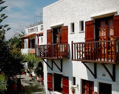 Khách sạn Summer Lodge (Pyrgos Psilonerou, Hy Lạp)