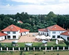 Khách sạn Twins (Vacsava, Ba Lan)