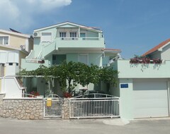 Aparthotel Apartments Otok (Okrug Gornji, Hrvatska)