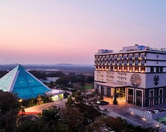 Eskay Resorts (Bombay, Hindistan)
