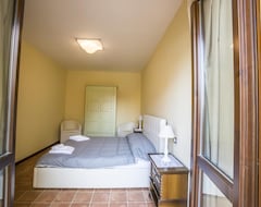 Hotel Maine Case Vacanza (Cortona, Italy)