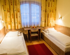 Khách sạn Hotel Harom Gunar (Kecskemét, Hungary)