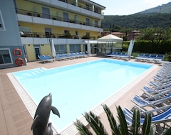 Khách sạn Hotel Miorelli (Nago Torbole, Ý)