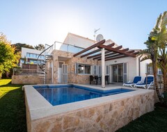 Koko talo/asunto Holiday Villa With Pool, Terrace And Fantastic Sea Views. (Alcudia, Espanja)