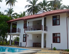 Hotelli Green Parrot Hotel - ROOMS ONLY, NO MEALS (Tangalle, Sri Lanka)