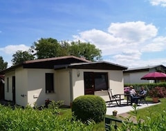 Toàn bộ căn nhà/căn hộ Family-Friendly Bungalow With Fireplace, Terrace, Barbecue, Boat Rental (Neukalen, Đức)