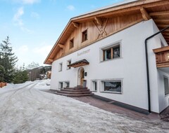 Toàn bộ căn nhà/căn hộ Rustic Apartment Emil With Balcony, Mountain View, Garden & Wi-fi; Parking Available (Santa Cristina Gherdëina, Ý)