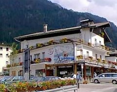 Khách sạn Hirsch (Canazei, Ý)