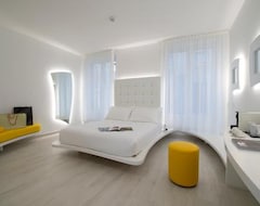 Otel Ahd Rooms (Milano, İtalya)