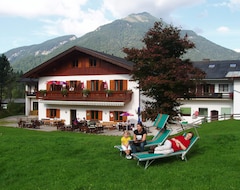 Hotel Zur Wacht (Strobl, Austria)