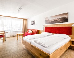 Khách sạn Kleinwalsertal Apartment (Mittelberg, Áo)