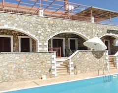 Toàn bộ căn nhà/căn hộ 2 Bedroom Accommodation In Astros Peleponese (Paralio Astros, Hy Lạp)