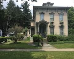 Hele huset/lejligheden Family-friendly, historic Victorian within an hour's drive to many attractions (Oxford, USA)