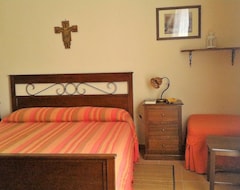 Hotel House Azalea - Azalea Mini-Apartment 3 (Randazzo, İtalya)