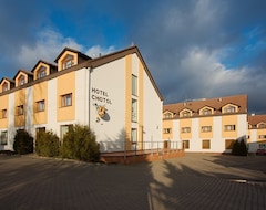 Hotel Chotol (Horomerice, Czech Republic)