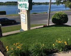 Khách sạn Monte Carlo Motel (Cornwall, Canada)