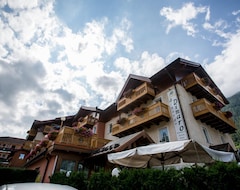 Khách sạn Dimaro (Dimaro, Ý)