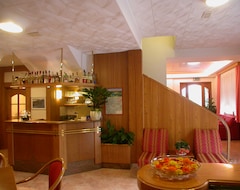 Hotelli Acler (Levico Terme, Italia)